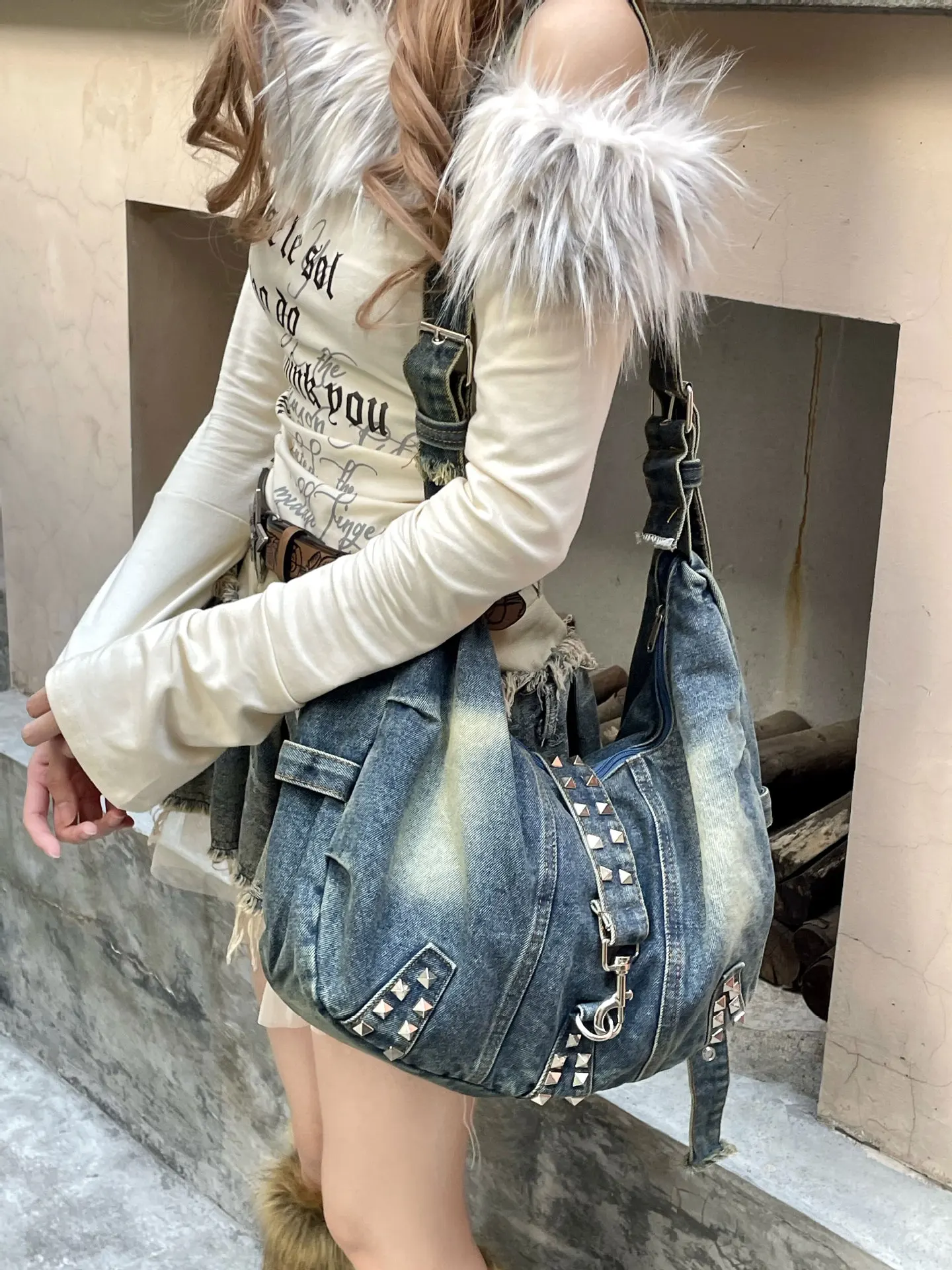 Women Bags Jeans - กระเป๋าสะพายไหล่ยีนส์ฟอกแบบมีหมุดสำหรับผู้หญิง กระเป๋าถือขนาดใหญ่ กระเป๋าช้อปปิ้งใบใหญ่ กระเป๋าสะพายข้างผู้หญิง กระเป๋าโท้ทลำลองผ้าเดนิมนุ่ม