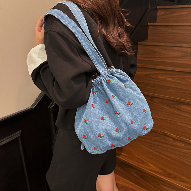 กระเป๋าผ้าเดนิมปักลายเชอร์รี่แ - Women Bags Jeans บทวิจารณ์และราคา